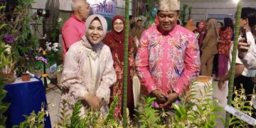 Ketua TP PKK Jember, Ghyta Eka Puspita saat menghadiri pembukaan festival anggrek 2025 di Gedung Serba Guna