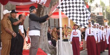 Ribuan Pelajar Semarakkan Lomba Baris SD/MI, Gus Qowim Berangkatkan dan Beri Semangat. Foto : Dok. Pemkot Kediri