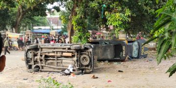 Unjuk Rasa di Mapolresta Kediri Rusuh, 4 Mobil Polisi Dirusak