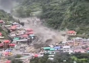 banjir bandang di India mengakibatkan 4 orang tewas dan ratusan hilang