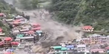 banjir bandang di India mengakibatkan 4 orang tewas dan ratusan hilang