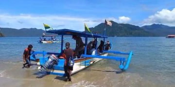 bendera one piece berkibar di perahu acara Kemenparekraf Trenggalek