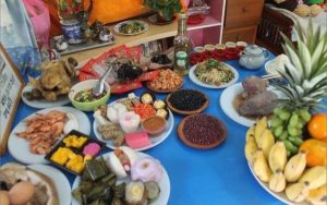 Perayaan bulan hantu imlek etnis tionghoa