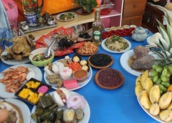 Perayaan bulan hantu imlek etnis tionghoa