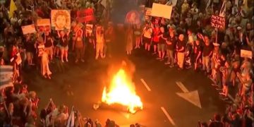 demo warga Israel menuntut perang gaza diakhiri