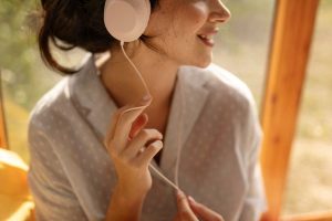 earphone kabel tren lagi di kalangan gen z