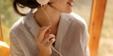 earphone kabel tren lagi di kalangan gen z