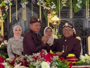 Bupati Blitar dan wabup Blitar dalam perayaan hari jadi Kabupaten Blitar ke-701