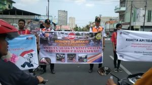 Kampanye keselamatan perjalanan KA Daop 7 Madiun di Blitar