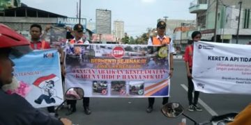 Kampanye keselamatan perjalanan KA Daop 7 Madiun di Blitar