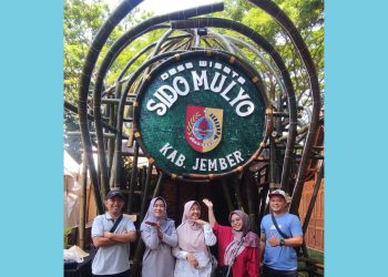 Stand Bambu Miniatur Masjid Jami’ Baitul Amin Jember di Festival Dewi Cemara