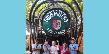 Stand Bambu Miniatur Masjid Jami’ Baitul Amin Jember di Festival Dewi Cemara