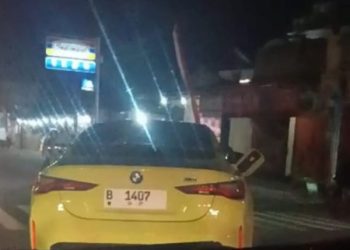 mobil mewah BMW M4 coupe milik wabup Beky yang mengalani kecelakaan