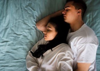 Ngantuk bersama pasangan