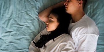 Ngantuk bersama pasangan