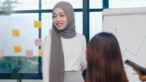 fenomena female breadwinners atau perempuan pencari nafkah keluarga