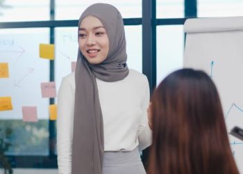 fenomena female breadwinners atau perempuan pencari nafkah keluarga