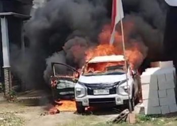 Mobil xpander di Jombang terbakar