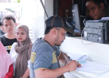 Warga Sumberbaru Antusias Urus Dokumen di Mobil Monalisa, Tak Perlu Jauh ke Kota