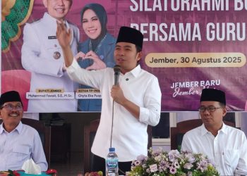 Bupati Jember saat bertemu guru ngaji di kegiatan bunga desaku di Kecamatan Arjasa