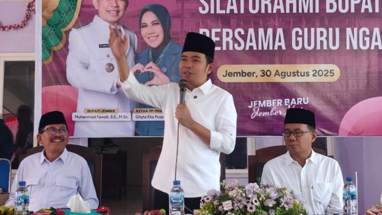 Bupati Jember saat bertemu guru ngaji di kegiatan bunga desaku di Kecamatan Arjasa