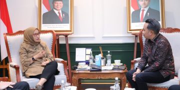 Bupati Jember, Muhammad Fawait saat bertemu Menteri PANRB, Rini Widyantini di Jakarta