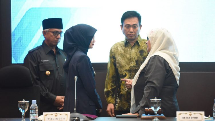Mbak Wali Sampaikan Nota Keuangan Rancangan Perubahan APBD Tahun Anggaran 2025