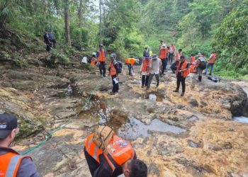 Kunjungan ahli geologi internasonal di tambang emas Trenggalek