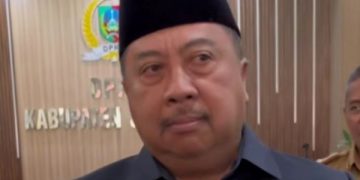 Mengaku Bupati Jombang minta uang dewan pendidikan