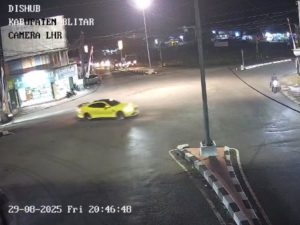 rekaman CCTV mobil BMW M4 coupe yang dikemudikan wabup Blitar