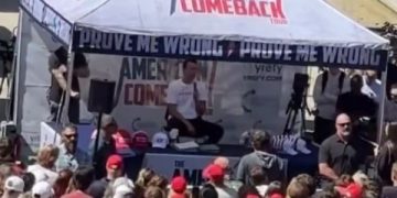 Charlie Kirk loyalis Presiden Donald Trump tewas ditembak