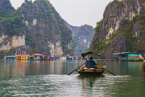 pelancong pariwisata Indonesia terus turun