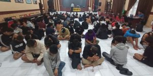Anak-anak terlibat dalam aksi kerusuhan di Blitar