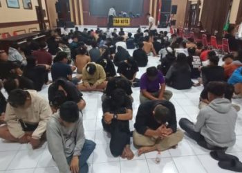 Anak-anak terlibat dalam aksi kerusuhan di Blitar