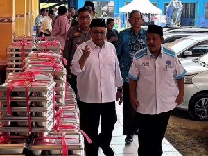 Bupati Blitar Rijanto meninjau pelaksanaan program MBG