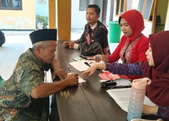 Tak Perlu Antre di Bank, Guru Ngaji di Kemiri Kini Terima Insentif di Tempat