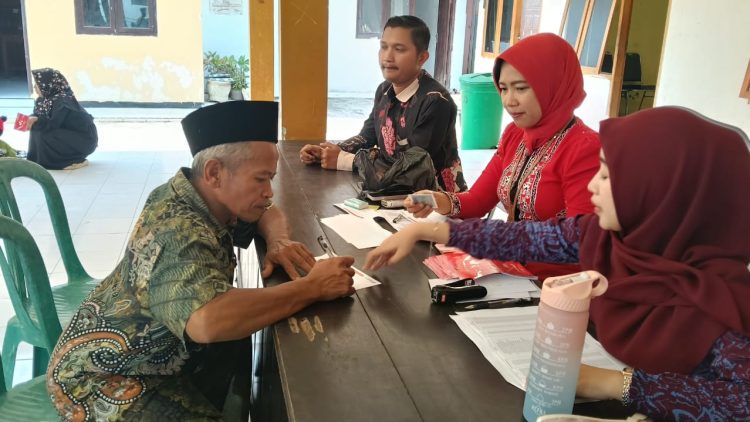 Tak Perlu Antre di Bank, Guru Ngaji di Kemiri Kini Terima Insentif di Tempat