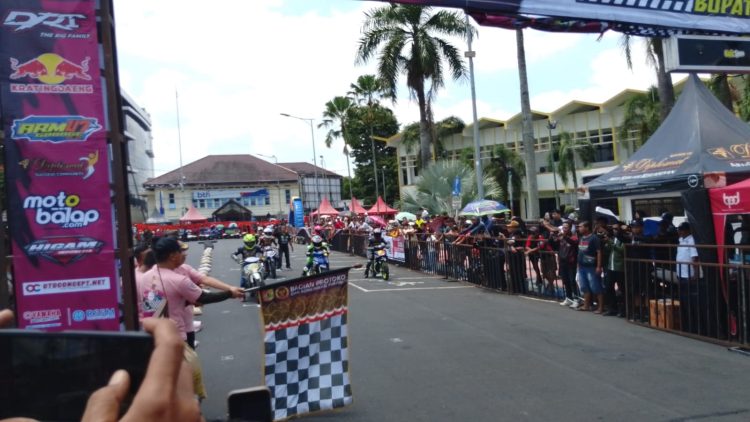 Bupati Jember bersama forkopimda saat membuka kegiatan road race