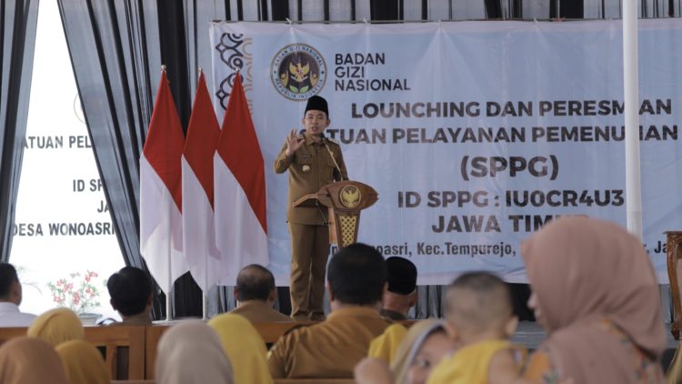 Bupati Jember Muhammad Fawait saat melaunching SPPG di Desa Wonoasri, Kecamatan Tempurejo