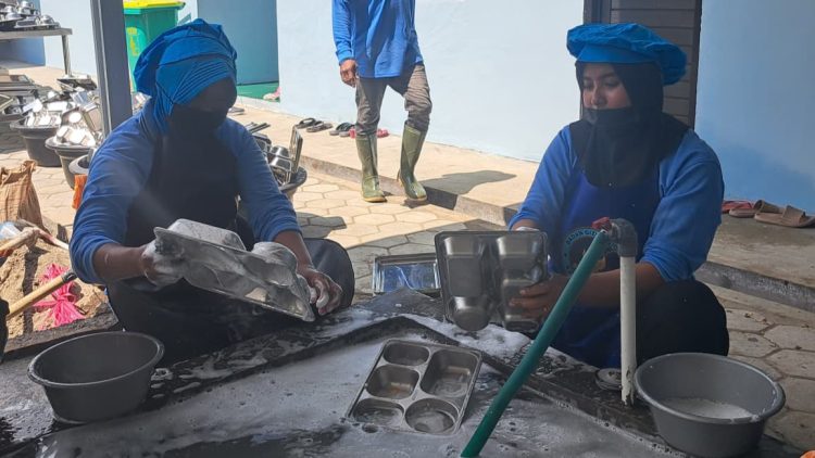 Cerita Dua Relawan Dapur MBG Wonoasri: Dari Dapur Rumah ke Dapur Harapan