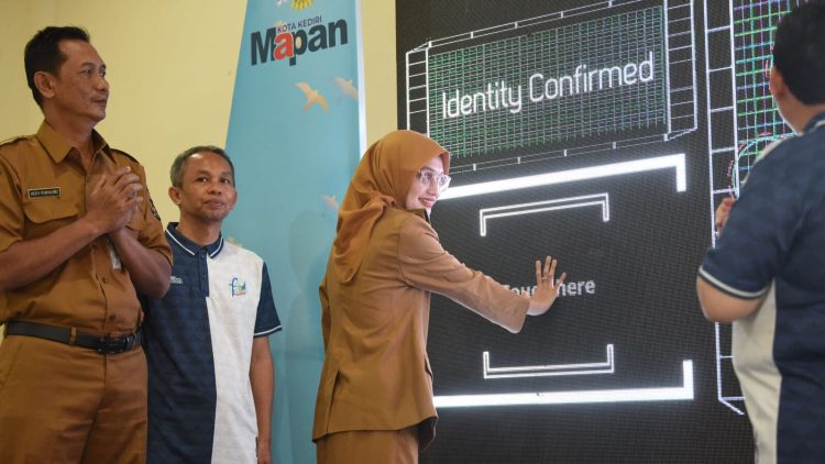 Wujudkan Layanan Cepat dan Modern, Mbak Wali Launching Aplikasi “Flow Tirta Dhaha Mobile”