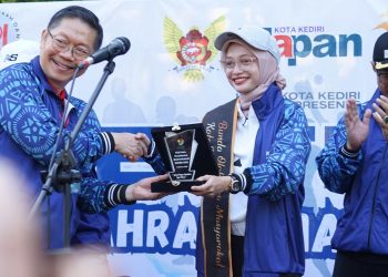 Mbak Wali Dianugerahi Bunda Olahraga Masyarakat, Serukan Olahraga Jadi Gaya Hidup Warga Kota Kediri