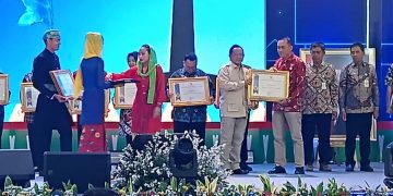 Inspektorat Kabupaten Jember saat memperoleh penghargaan Anggaraksa Dharma 2025 dari Kementerian Dalam Negeri