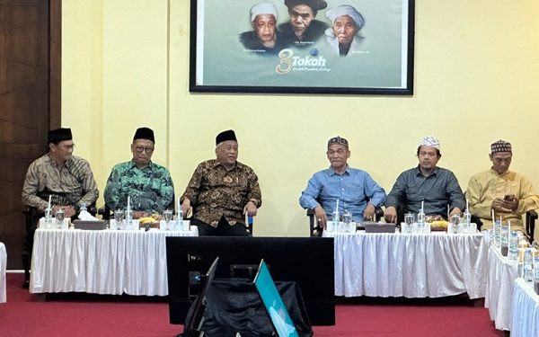 Pertemuan manajemen TRANS7 dengan pengasuh Ponpes Lirboyo. Foto: bacaini/AK Jatmiko