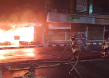 Toko di Pusat Perbelanjaan Kota Kediri Terbakar