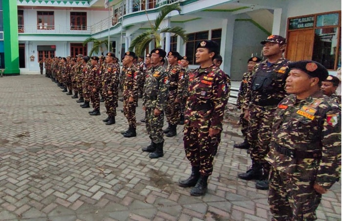 Anggota Banser Kediri Apel Siaga Menjaga Marwah Kyai