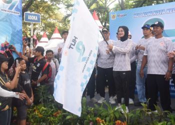 Ajak Warga Kota Kediri Hidup Sehat, Mbak Wali ikut Jalan Sehat HUT ke-87 KONI. Foto : Dok. Pemkot Kediri