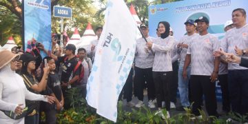 Ajak Warga Kota Kediri Hidup Sehat, Mbak Wali ikut Jalan Sehat HUT ke-87 KONI. Foto : Dok. Pemkot Kediri