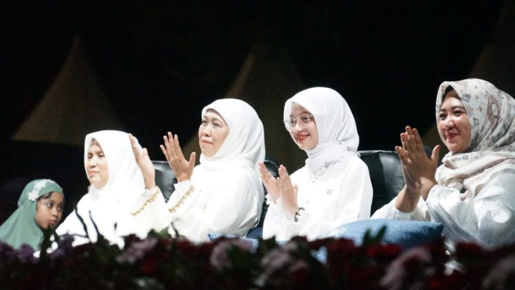 Mbak Wali Hadiri Lirboyo Bersholawat Bersama Ketua Umum PBNU. Foto : Dok. Pemkot Kediri