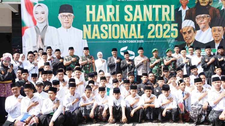 Upacara Peringatan Hari Santri Nasional, Mbak Wali Ajak Santri Hadapi Tantangan Zaman. Foto : Dok. Pemkot Kediri